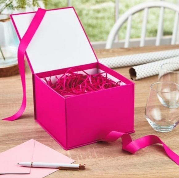 Hallmark Gift Box - Picture 4 of 6